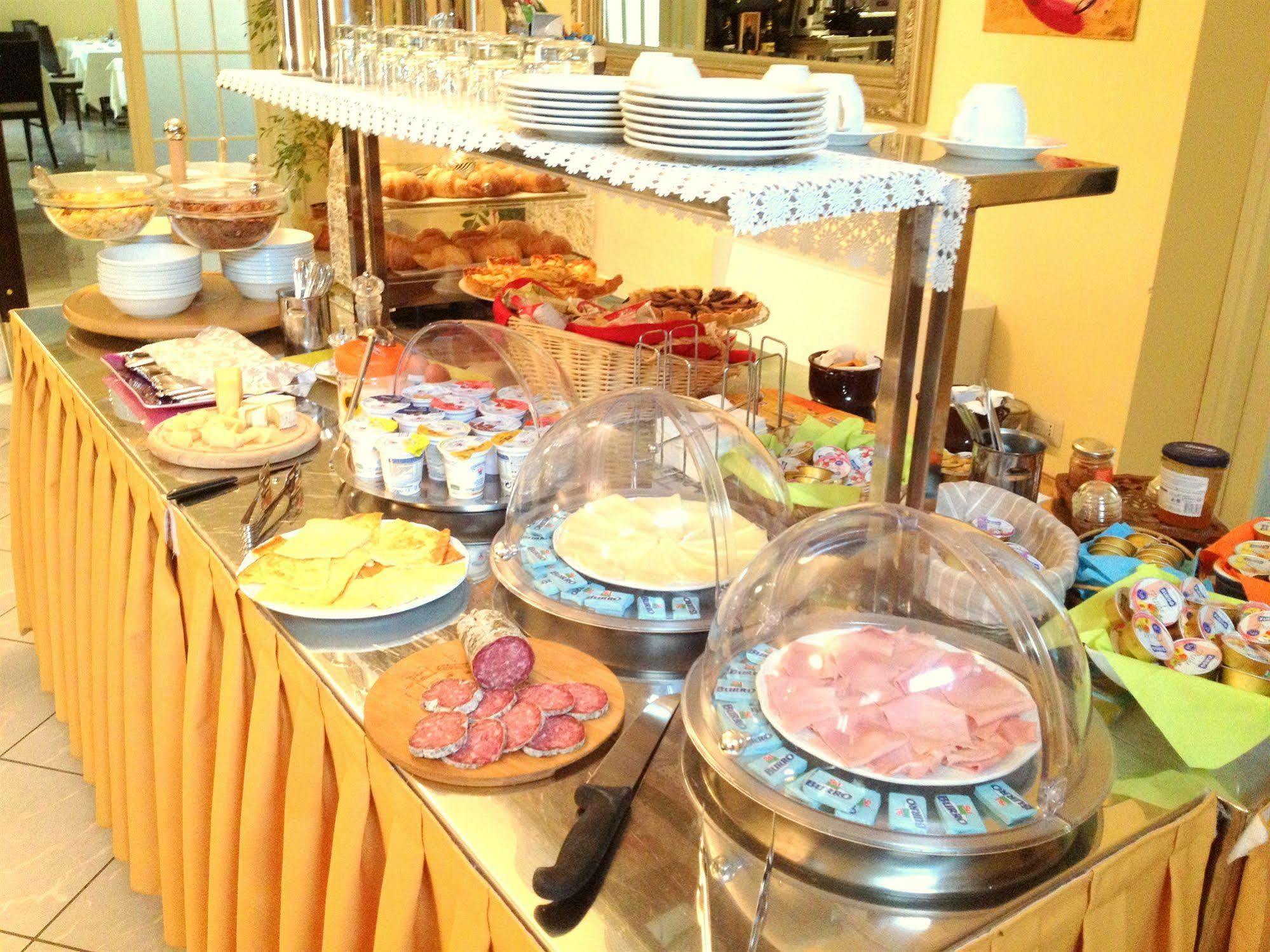 Hotel Villa Cinzia Villanova Mondovì المظهر الخارجي الصورة