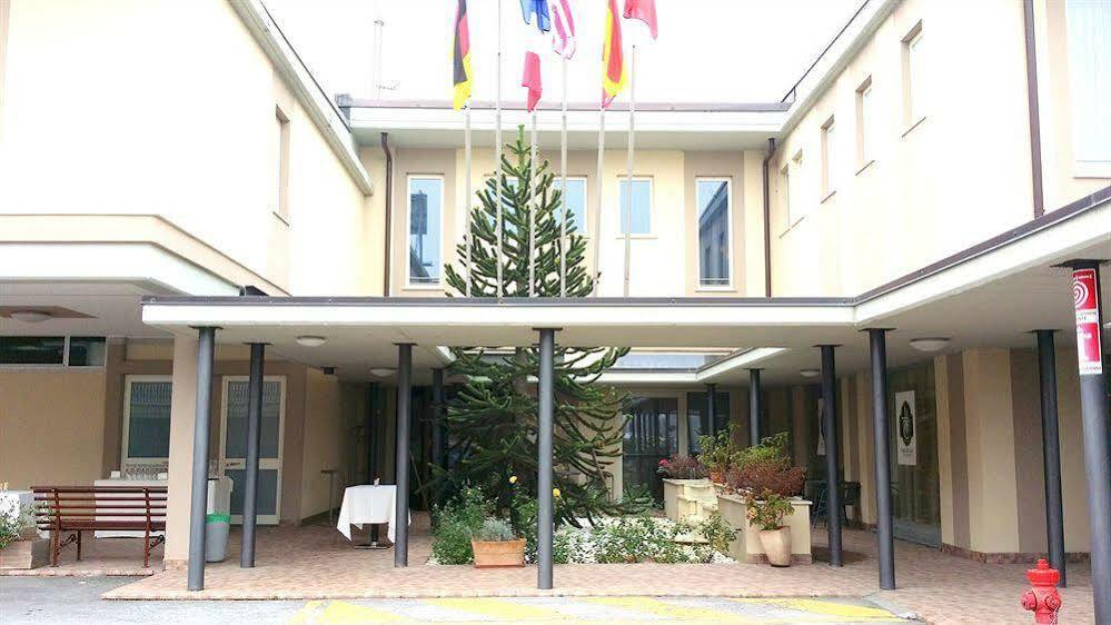 Hotel Villa Cinzia Villanova Mondovì المظهر الخارجي الصورة